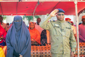 maire-300x200 Niamey : 80 bénéficiaires, dont 79 femmes, formés en couture, agroalimentaire et cosmétique reçoivent leurs attestations