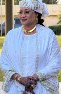 GeulbmfXkAAIIBB-196x300 Reki Djermakoye, Inflexible, implacable, indispensable : Regard sur une femme qui a choisi l’impact plutôt que le confort